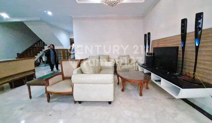 Luxurious Pondok Indah 2-Story House Complete with Pool 2