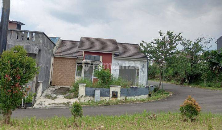 Rumah Hoek Di Jalan Boulevard Dalam Cluster Citra Indah City 1