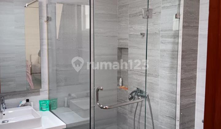 For Sale Nice House 3.5 Floors, Size 9x20m², in Kelapa Gading, North Jakarta 2