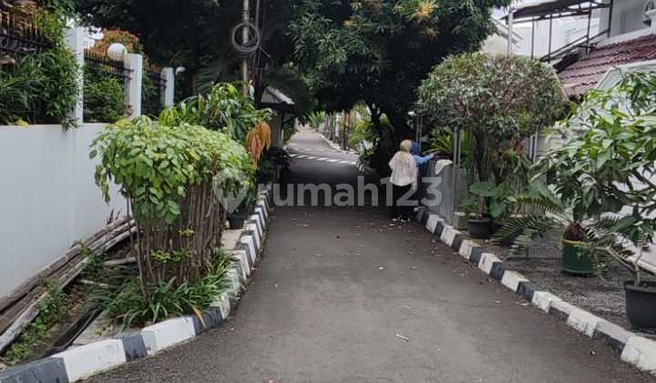 Turun Harga Dijual Rumah Di Pulomas Utara , hoek , Jakarta Timur