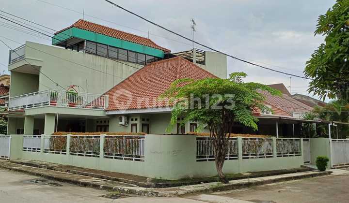 For Sale House in South Bekasi, Still in Good Condition and Ready to Occupy