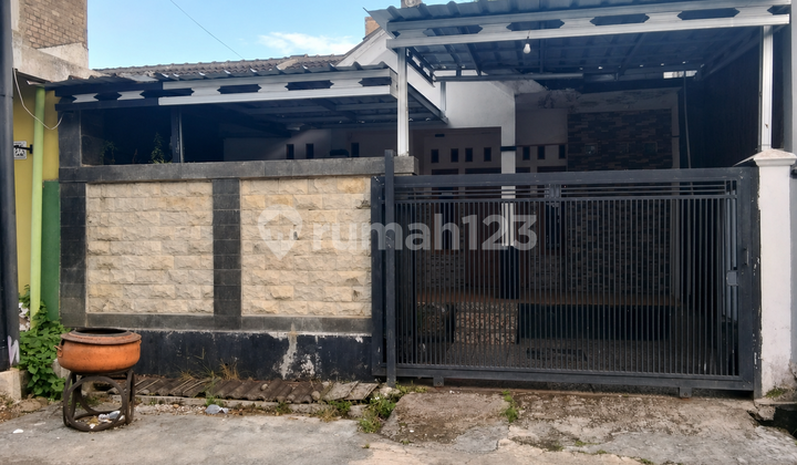 Nice Ready-to-occupy House, Newly Renovated, Location: Cianjur Housing Complex. Nice Ready-to-occupy House, Newly Renovated, Location: Cianjur Housing Complex.