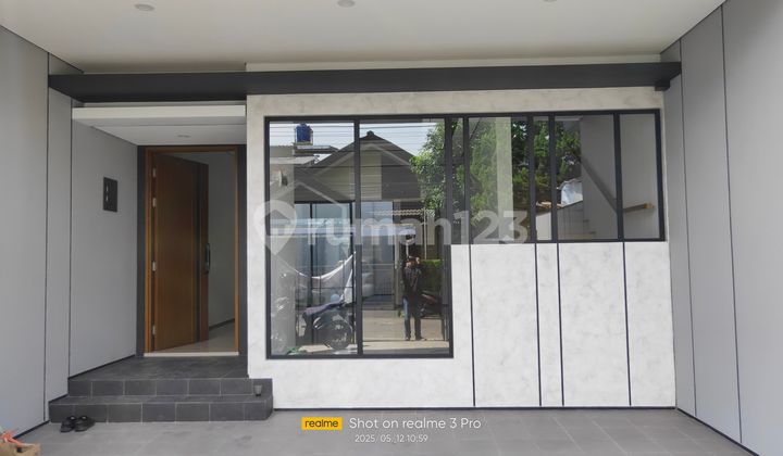 Ready-to-Occupy House in Muara Sayap Peta Complex 2