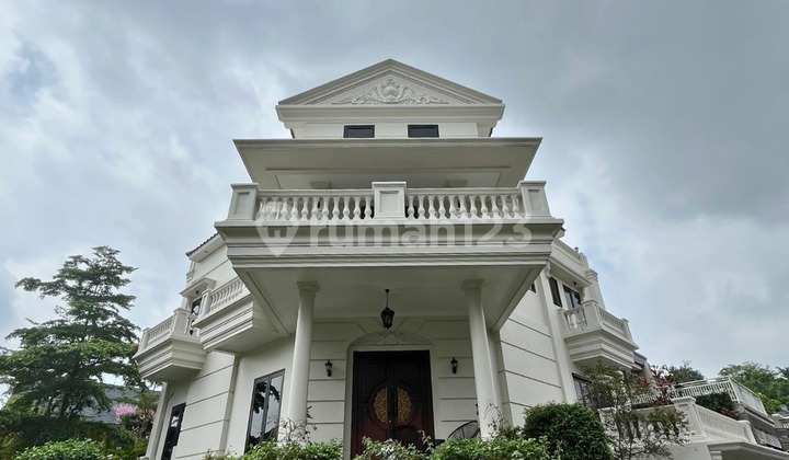 Dijual Rumah Bagus Classic Eropa di Kawasan The Green Bsd Rumah