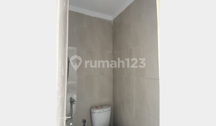 Affordable House in Graha Raya, Flood-Free, Ready to Live, Close to Alam Sutera 2