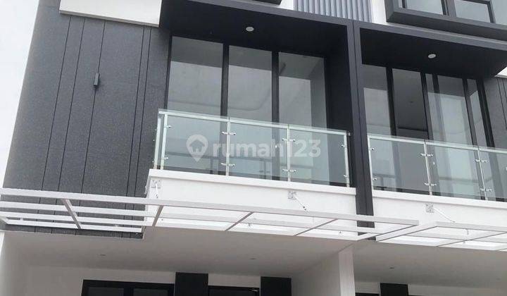 Rumah 3 lantai dekat Mabes TNI Cilangkap Jakarta Timur 1