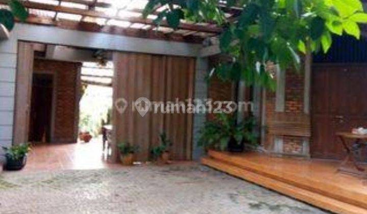 Rumah Cantik Halaman Luas di Jakarta Timur 2