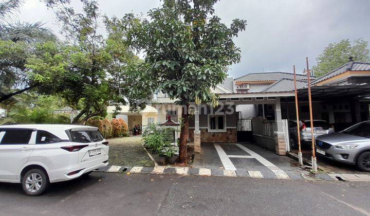 Rumah Huk Dengan Taman Dan Carport Luas Di Cibubur 2