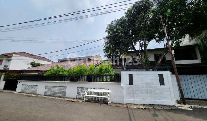 Rumah Beserta Paveliun Di Cilandak Barat Jakartaselatan
