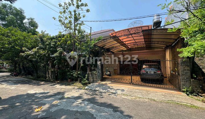2-Story Hook House in Bintaro Sector 9, South Tangerang