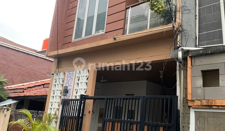 2-Storey House with Rooftop in Kebon Nanas, East Jakarta 2