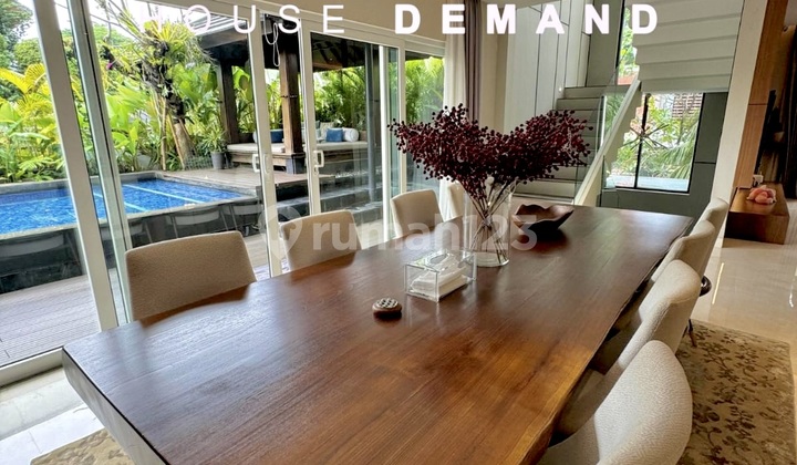 Dijual Rumah 4 Lantai Semi Furnish di Komplek Perumahan Berpagar