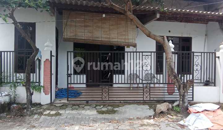 Cheap Furnished 4-Bedroom House for Rent Near Unisula Semarang 1