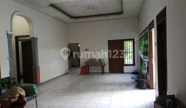 Rent a Spacious House Suitable for an Office by the Highway Towards Ungaran Semarang 2