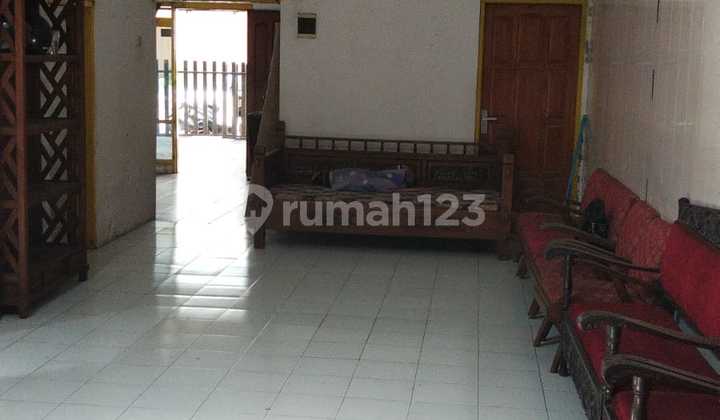 Rent Furnished 4-Bedroom House in Lamper Near Java Mall Semarang 2