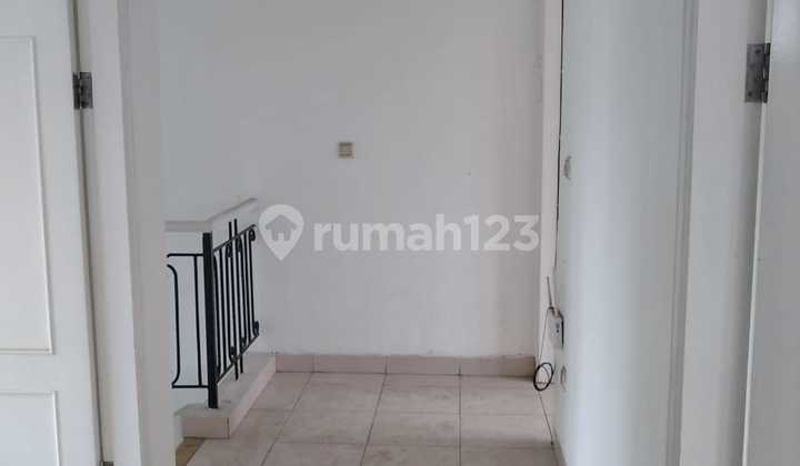 Rumah cantik 3 kamar dan 2 lantai Cluster Crystal, Gading Serpong 2