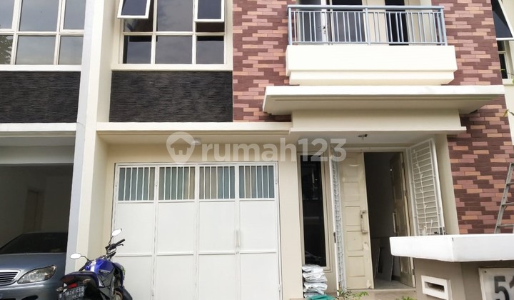 4 Bedroom and 2 Story House Good Location Faraday Gading Serpong