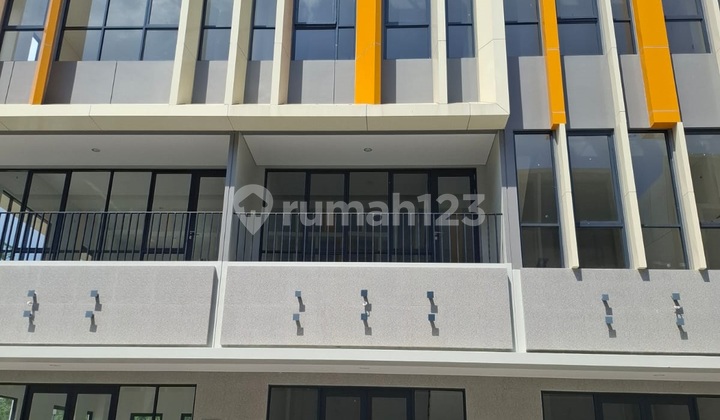 For rent: new 3-story shop house in prime location at The Loop, BSD City