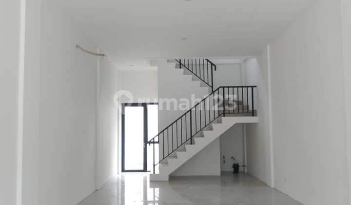 Rent a 2-story shophouse in a good location, Citra Garden Serpong.
