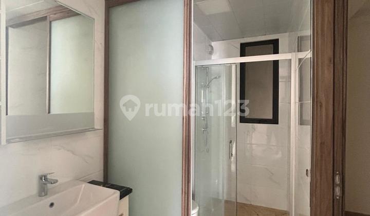 Selling cheap 3BR apartment with mall view Skyhouse BSD City 2