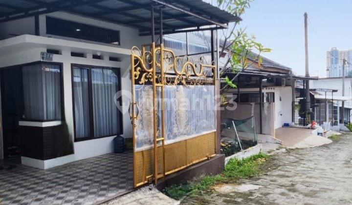 Rumah Second 1 Lt Semi Furnished di Jl Ry Rtm Kelapa Dua Depok