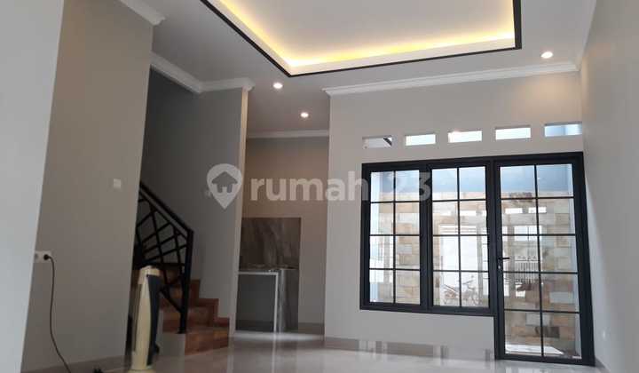 Rumah 2Lt 900 jtan akses Strategis Pusat Kota di Jl Juanda Depok 2