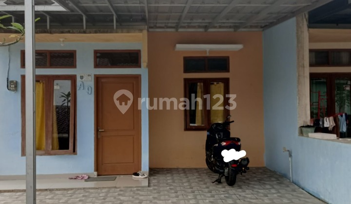 A ready-to-occupy house with a large area for around 500 Million in Pancoran Mas, Depok. 2