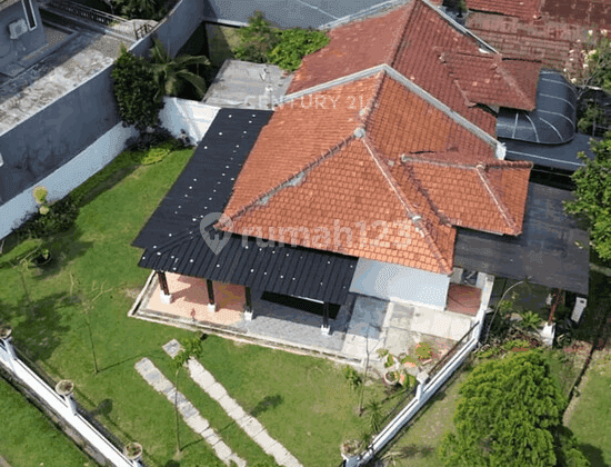 Rumah Hook Taman Luas Di Sentul City Cluster Taman Legian 1