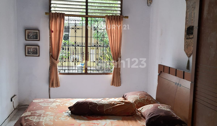 kamar tidur rumah strategis di perum cimanggu