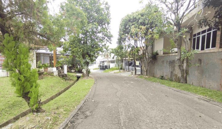 Rumah Hook Taman Luas Di Sentul City Cluster Taman Legian 2