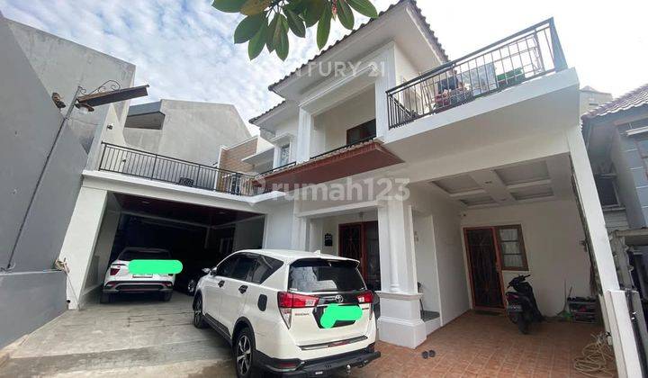 tampak depan rumah strategis di puri sriwedari