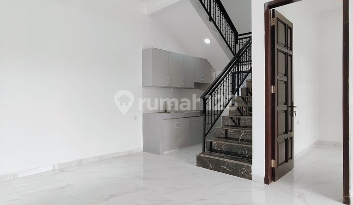 For Sale American Classic Mini Cluster House in Limo, Depok 2