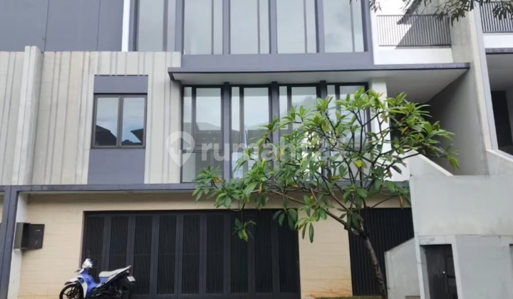Dijual di Bawah Harga Pasaran Rumah 3 Lantai di Cluster Lakewood Navapark Bsd City