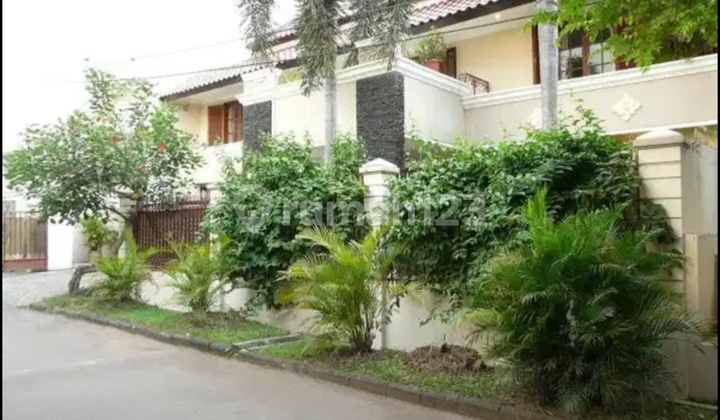 Rumah Besar dan Mewah di Bintaro Sektor 9