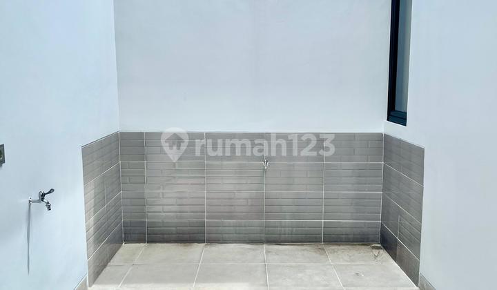 Dijual Rumah 2 Lantai Brand New Siap Huni 4 Kamar Tidur Di Griya Loka Bsd 2