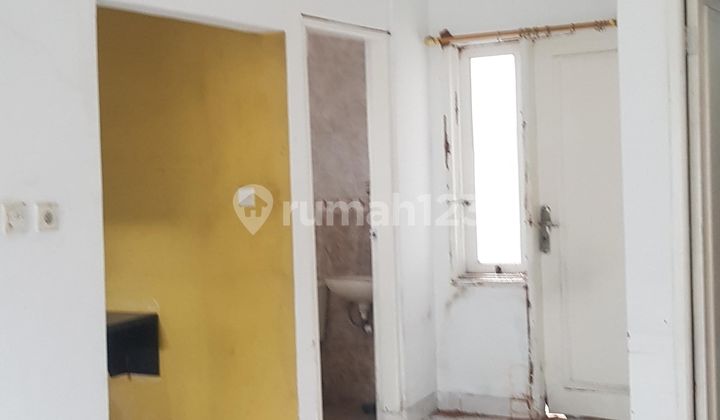 For Sale: Spacious House with Toll Road and KRL Access in Nusaloka BSD at a Low Price 2