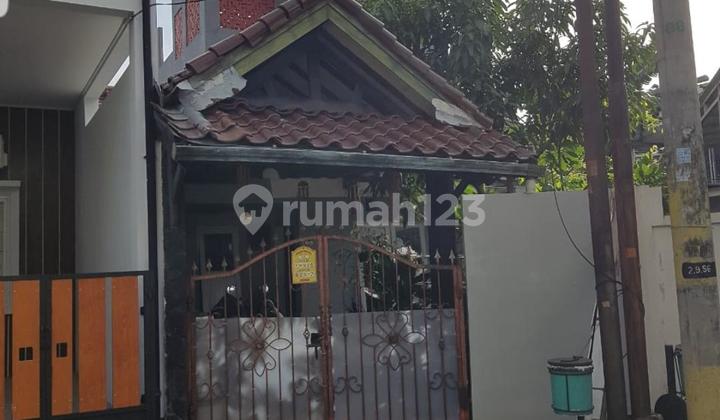For Sale: Spacious House with Toll Road and KRL Access in Nusaloka BSD at a Low Price For Sale: Spacious House with Toll Road and KRL Access in Nusaloka BSD at a Low Price