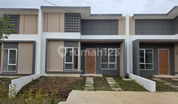 Disewakan Rumah Baru di Cluster Magnolia - Posisi Boulevard, Hadap Selatan Disewakan Rumah Baru di Cluster Magnolia - Posisi Boulevard, Hadap Selatan