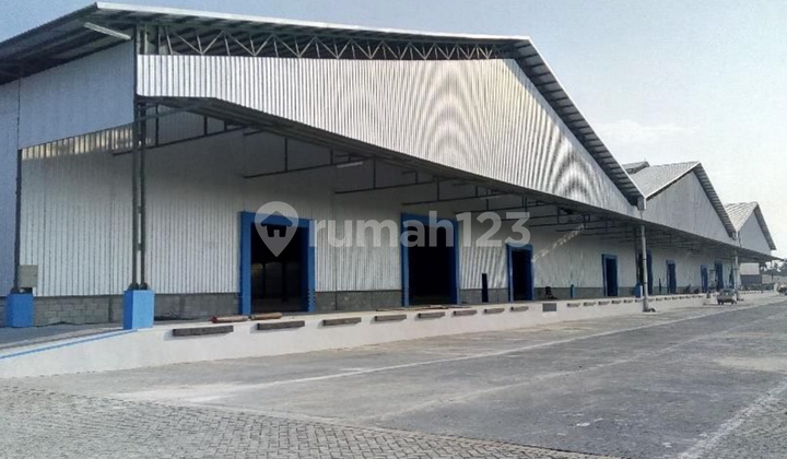 Modern Warehouse in West Karawang with Loading Dock Modern Warehouse in West Karawang with Loading Dock