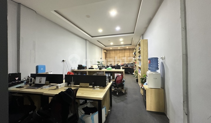 Gunung Sahari Ready-to-Use Shop House in a Strategic Location