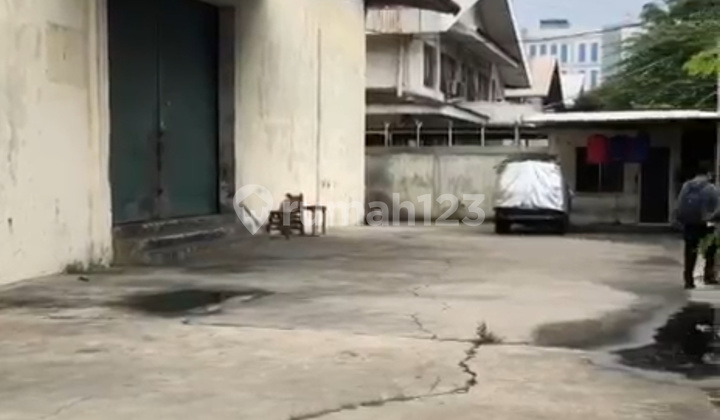 Warehouse for Sale in Sunter, Container Access, Excellent Location