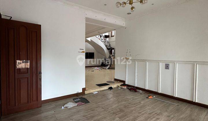 Rumah 2 Lantai Bagus SHM di Manyar Jaya Row Jalan Lebar 2