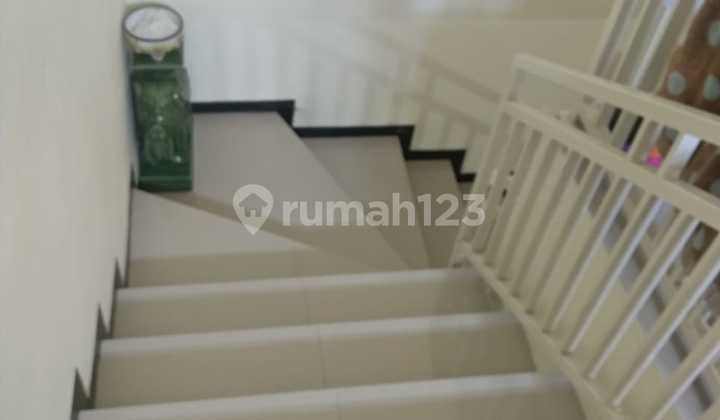 Rumah 2 Lantai Bagus Minimalis SHM di Rungkut Menanggal 2