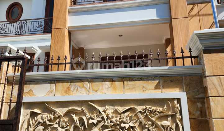 Rumah Classic Bagus SHM di Araya 1 Siap Huni 2
