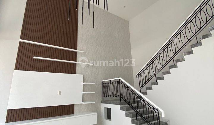 Rumah 2 Lantai Bagus HGB di Pakuwon City Villa Royal Siap Huni  1