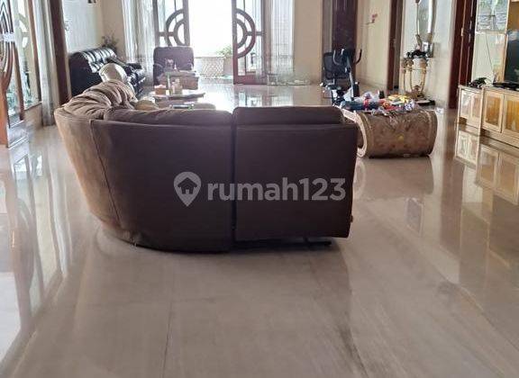 Rumah Classic Bagus Semi Furnished SHM di Manyar Kertoarjo 2