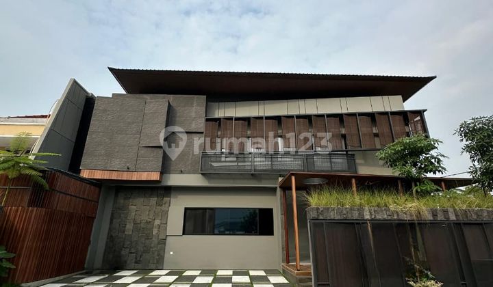 Rumah 2 Lantai Luxury Semi Furnish SHM di Manyar Kertoadi