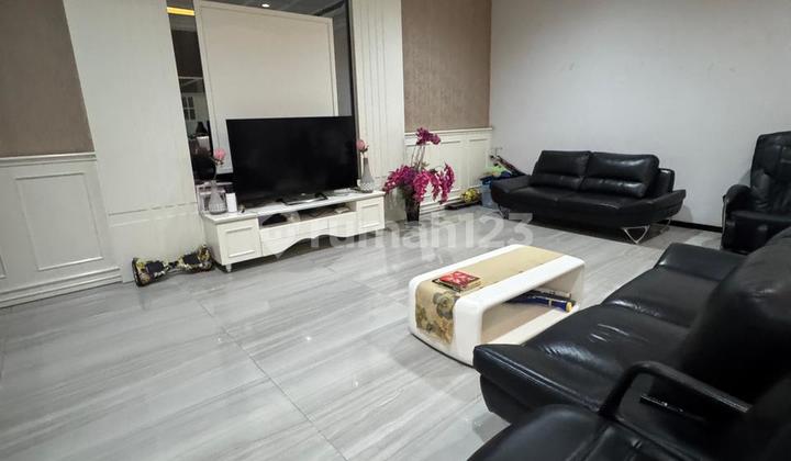 Rumah 2 Lantai Bagus Furnished HGB Minimalis di Graha Famili 2