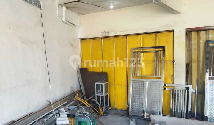 SHM Store Can Be Used as Warehouse in Raya Kendung Strategic Location