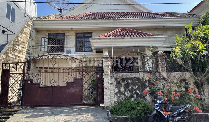 Rumah 2 Lantai Bagus SHM di Simpang Darmo Permai